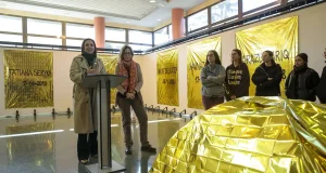 ‘Voces en los márgenes’, la instalación en la UJA que resalta la cruda realidad del migrante