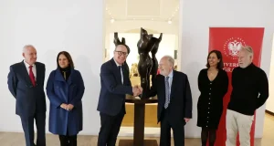El escultor Miguel Romero dona a la UGR una docena de piezas de gran formato