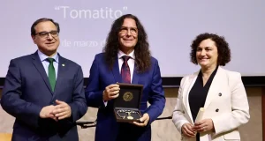 Tomatito recibe la Medalla de Oro de la Universidad de Almería