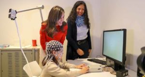 La reina Letizia visita el Centro Mente y Cerebro de la Universidad de Granada