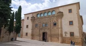 La UNIA arranca sus Cursos de Verano en Baeza con poesía y la traducción, comunicación de instituciones y museos, IA y fotografía narrativa