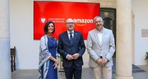 Amazon financiará becas y tesis doctorales de la UGR