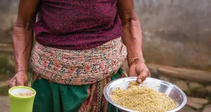 Una nueva estrategia para combatir el hambre en el mundo: la han creado un Nobel y un profesor de la UCLM