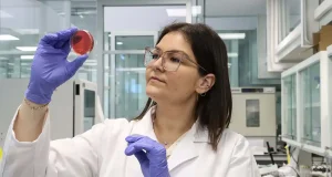 La UCAM impartirá cursos de maestro, cortador de jamón y gestión de empresas del sector jamonero