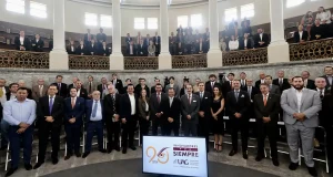 La Autónoma de Guadalajara de Méjico celebra su 90 cumpleaños