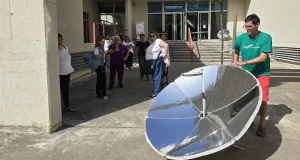 Ciencia y cocina solar en un taller pionero para la inclusión de mujeres de Huelva