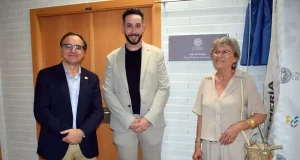 La UAL rinde homenaje a una profesora que ha sido clave para el éxito de los estudios de Enfermería