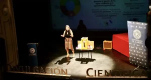 El concurso ‘Tesis en 3 Minutos’ regresa para llenar de ciencia el centro de Almería