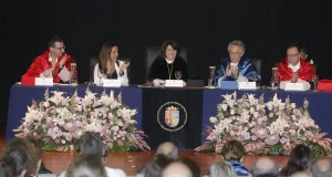 Amparo Navarro destaca el papel de la UA para “democratizar la enseñanza superior en la provincia”
