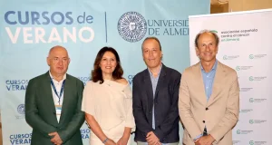 Los Cursos de Verano de la UAL muestran cómo la generosidad activa la felicidad de quien la ofrece