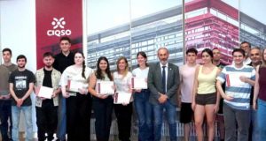 La UHU entrega los premios de la Revista `UHUniverso´ a los alumnos de Experimentales que han participado en la publicación