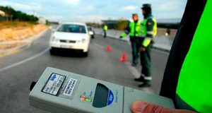 Conducir tras consumir con alcohol o drogas: hasta los conductores sin una multa caen en esta práctica