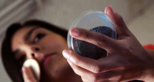 Un sistema de inteligencia artificial para detectar sustancias peligrosas para la salud en cosméticos