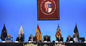 La rectora de la UA defiende la política de becas y se moja con el problema de la vivienda