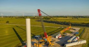 Especialista de la UA: «La transición energética es imprescindible, pero no está exenta de riesgos»