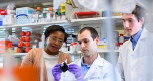 La UNED crea un fondo para investigación con uno de los centros más importantes del mundo