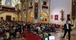 Más de 600 personas asisten en la UCAM a la conferencia de Nutrillermo sobre Nutrición Moderna
