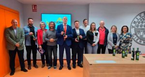 La UJA promociona algunas sus investigaciones en unas nuevas etiquetas ‘científicas’ de aceite de oliva
