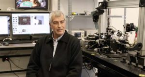 Un profesor de la UMA, entre los cien expertos más relevantes del mundo en fotónica