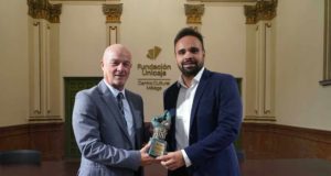 El periodista Toni Jiménez recibe el XXXIX Premio Fundación Unicaja de Artículos Periodísticos