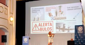 La ciencia vuelve al centro de Almería con la ganadora del concurso Tesis en 3 Minutos