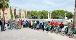 La UJA entrega bicicletas eléctricas a los gandores en sus programas de movilidad sostenible
