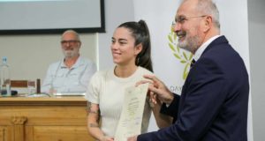 Una investigación sobre el skate le vale una invitación a un seminario del COI a alumna de la UA