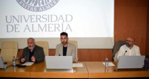 Estudiantes de Enfermería de la UAL descubren las posibilidades de la terapia con animales