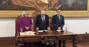 Ana Cruz Valdivieso toma posesión como directora de la Escuela de Edificación de la UGR