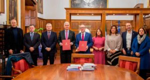 La UGR y la Fábrica de Tapices crean una cátedra para confeccionar el primer mapa textil de Hispanoamérica