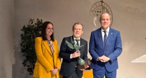 La UJA entrega su distinción Natural de Jaén al cardiólogo José Ángel Cabrera