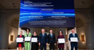 Premio a una calculadora mecánica diseñada en la UA para enseñar física