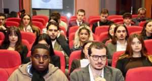 Media docena de equipos miden su capacidad para argumentar en el Torneo de Debate de la UAL