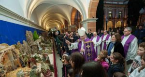 El obispo de Cartagena abrió la Navidad en la UCAM