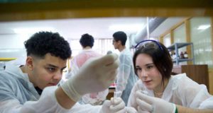 La Facultad de Ciencias de la UA abre este mes sus puertas a más de 1.400 preuniversitarios alicantinos