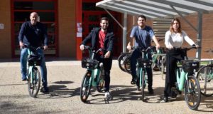 La UAL, el primer destino de las primeras cien bicicletas eléctricas compartidas de Almería