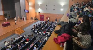 Más de 500 escolares de Jaén tienen su primera experiencia científica con investigadoras de la UJA