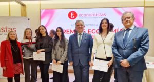 El Colegio de Economistas premia el talento de estudiantes de Economía y Empresa de Murcia