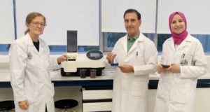 Transforman residuos de la producción de aceite de oliva en un biocarbón para depurar agua