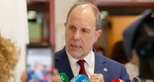 El rector de la UJA desmiente al consejero andaluz y denuncia la «asfixia económica» que sufre la institución
