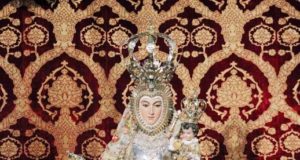 Una conocida virgen granadina viste a la moda de las damas de la corte de los siglos XVI y XVII