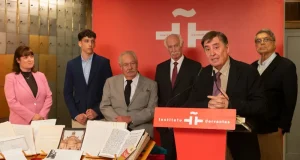 La obra del mejicano Gonzalo Celorio ya se conserva en la Caja de las Letras, el país donde residen uno de cada cuatro hispanohablantes en el mundo