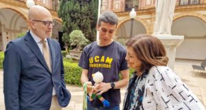 Mariano García regresa a la UCAM tras hacer historia en el mundial de atletismo