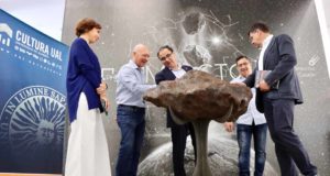 Meteoritos de más de 600 kilos que se pueden ver y tocar y hasta oler en la Universidad de Almería