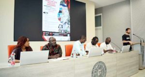 Temporeros migrantes alertan en la UAL de los riesgos laborales que persisten en el campo