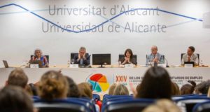 Más de un centenar de especialistas analizan en la UA el impacto de la IA en la empleabilidad de los universitarios