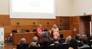 César Oliva reivindica el legado del teatro independiente en España en la Escuela de Teatro de la UNIA en Baeza
