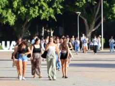 Los estudiantes españoles dependen más de sus familias y reciben menos apoyo público que los europeos