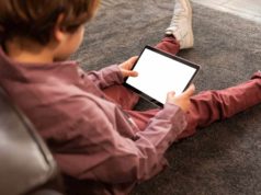 ¿Cómo vivir un verano libre de pantallas? Los trucos para reducir el uso del móvil en niños y adolescentes
