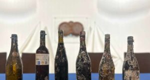 Vinos sumergidos: una tendencia que estudia la UMA con la que consigue una mejoras en el sabor